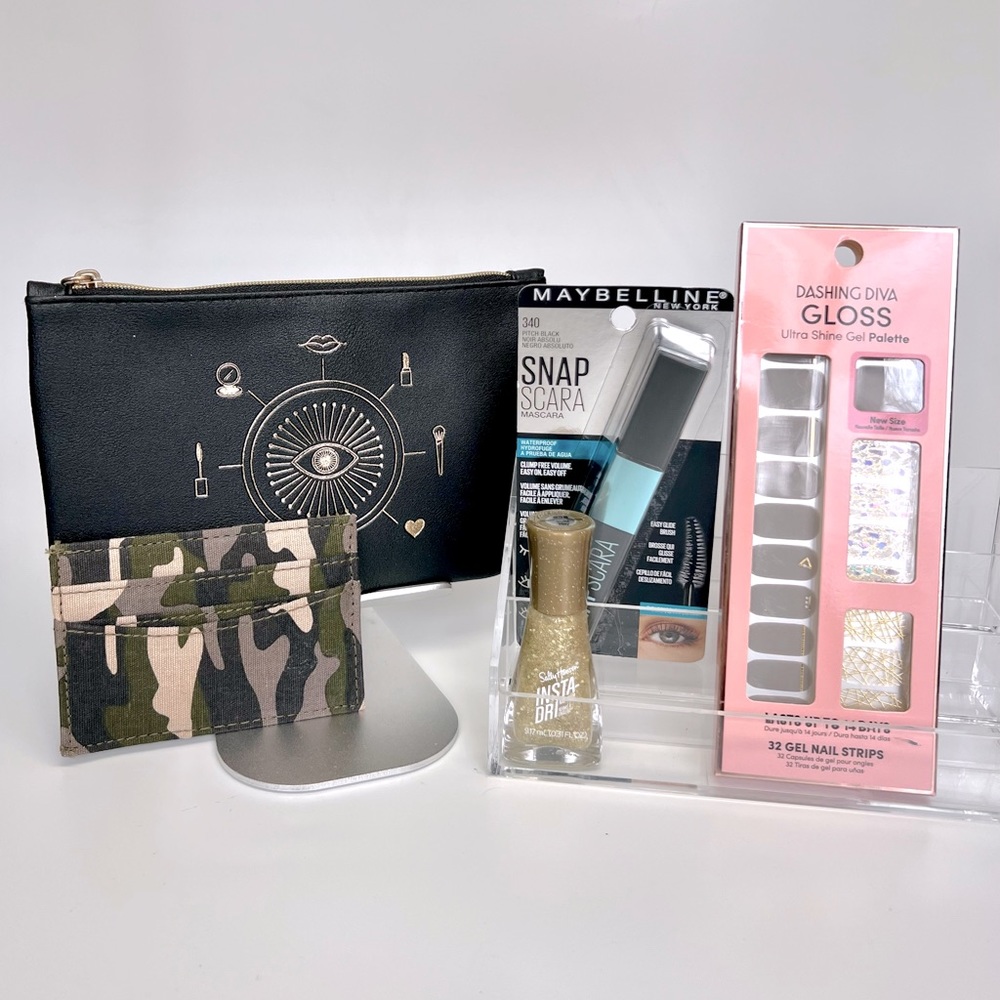 Custom IPSY makeup bag and Full size products: Snapscara, Dashing Diva, Instadry
